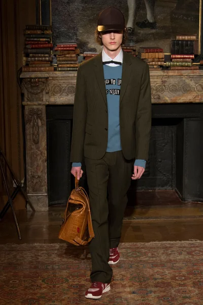 Look 35